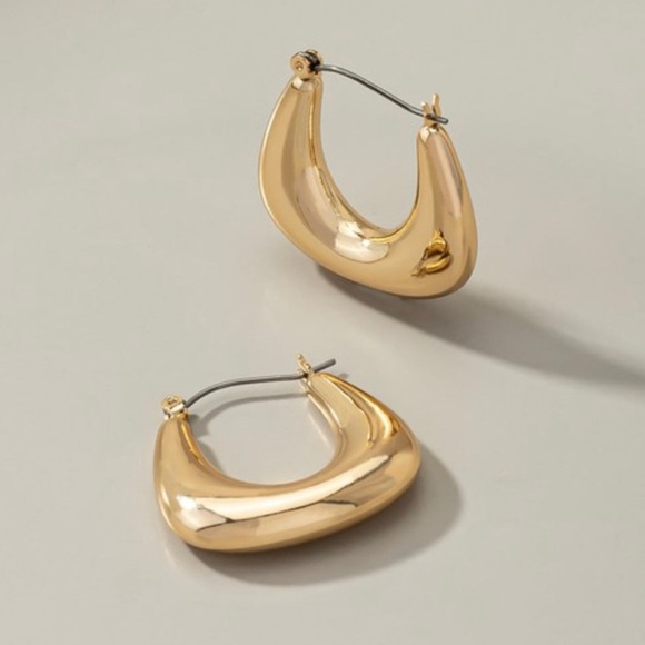 Jewelry - U puffy shape gold plated earrings earrings (has small blemish)
